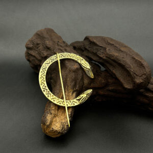 Germansk tidig medeltida klädspänne i mässing