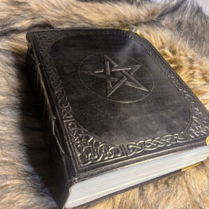 Svart anteckningsbok i läder